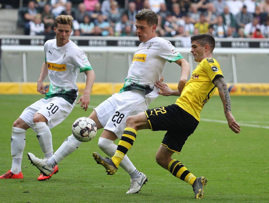 包含法甲赛程吃紧，门兴格拉德巴赫赛后门线救险，球迷炸锅，纪律约束更严格的词条